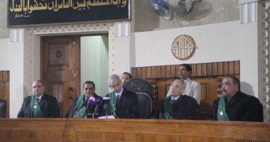 مبارك يتغيب عن جلسة إعادة محاكمته بقضية  قتل المتظاهرين.. والتأجيل لـ 7 أبريل
