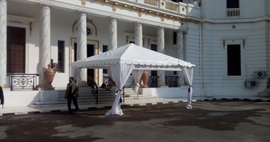 تركيب مظلة داخل مجلس النواب استعداد لاستقبال الرئيس الصينى