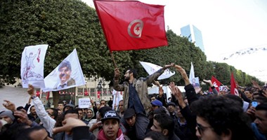 بالصور.. بدء مسيرة احتجاجية وسط العاصمة تونس ضد المصالحة مع "بن على"