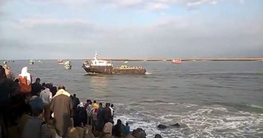 بالصور.. وصول قطعة تابعة للقوات البحرية المصرية لمدينة رشيد