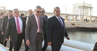 وزير النقل يتفقد ميناء الزيتيات بالسويس لمتابعة إجراءات الأمن والسلامة