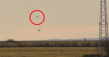 صور جديدة تظهر طائرات عسكرية تطارد جسما فضائيا غريبا فى سماء بلغاريا
