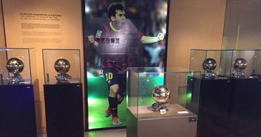 بالفيديو.. الكرة الذهبية الخامسة لميسي تزين متحف برشلونة