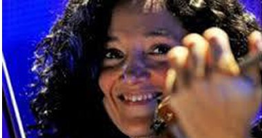 عازفة الكمان الإسبانية أولفيدو تشارك بمبادرة المشى من أجل السلام بشرم الشيخ