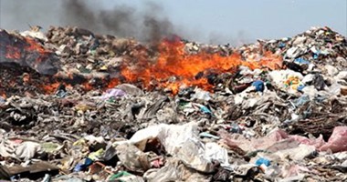 صحافة المواطن:سكان"الترامسة"بقنا يستغيثون من دخان القمامة والمخلفات الطبية