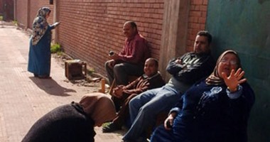 بالفيديو والصور.. عمال مصنع سجاد دمنهور يواصلون الإضراب لعدم وجود خامات