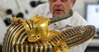 مصر تخاطب الخارجية البريطانية لوقف عملية بيع رأس تمثال منسوب لتوت عنخ امون