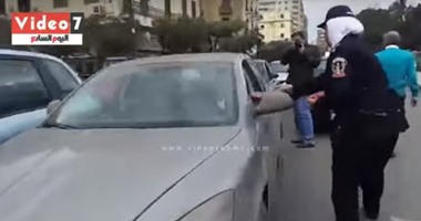 بالفيديو..شيكولاتة الشرطة النسائية بميدان هشام بركات والتحرير..ومواطنون: الموت للإخوان