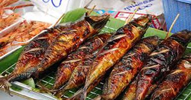 تسمم 19 عاملاً بسبب تناولهم وجبة أسماك فى القنطرة شرق بالإسماعيلية