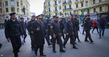 بالصور.. مدير إدارة القاهرة للأمن المركزى يصل ميدان طلعت حرب