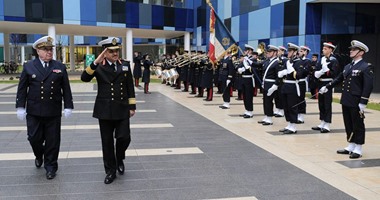 قائد القوات البحرية يصل مرفأ سان نازير بفرنسا لتسلم الميسترال الجديدة