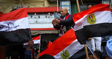 بالفيديو والصور.. احتفالاً بثورة يناير.. مسيرة بـ"التحرير" تهتف: "الجيش والشعب إيد واحدة"