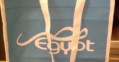 هيئة المعارض تروج لمصر بتوزيع حقائب يد بمعرض الصحة العربى بدبى