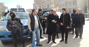 مدير أمن الفيوم يحتفل مع المواطنين بأعياد الشرطة فى ميدان الثورة