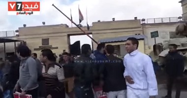 بالفيديو .. الإفراج عن 43 سجينا  من "طره" بمناسبة أعياد الشرطة وذكرى ثورة 25 يناير