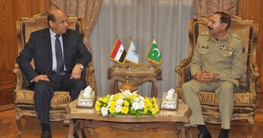 الفريق عبد العزيز سيف يبحث مع رئيس الأركان الباكستانى العلاقات المشتركة