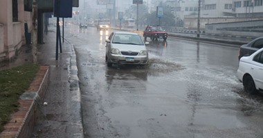 أمطار غزيرة بالإسكندرية وشلل مرورى بوسط المحافظة