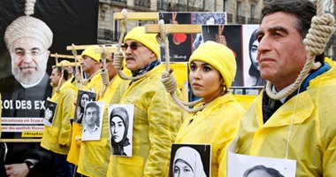 بالصور..تظاهرات حاشدة بباريس ضد زيارة روحانى وتنديدا بتنفيذ"الإعدام" بإيران