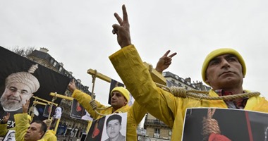 تظاهرات حاشدة بباريس ضد زيارة روحانى تنديدا بتنفيذ"الإعدام" بإيران