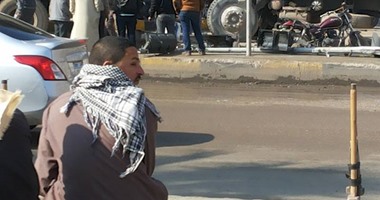 إصابة شخصين إثر اصطدام سيارة نقل محملة بالرمال بمحل دهانات فى مدينة نصر