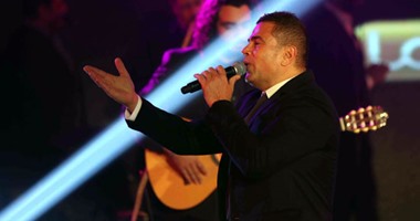 عمرو دياب يختتم حفل شبكة قنوات النهار بأجمل أغنياته