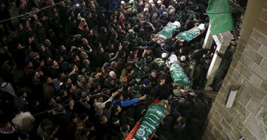 بالصور.. مئات الفلسطينيين يشيعون جثامين 7 قتلى من حماس فى غزة