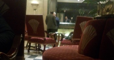 علاء حسانين يُجرى "جلسة روحية" لطفلين بفندق فى الأقصر