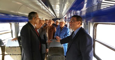 رئيس هيئة السكة الحديد يتفقد ورش كوم أبو راضى