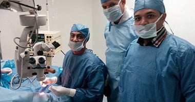 بالصور..قافلة النور بنقابة الأطباء تجرى عشرات العمليات لمرضى العيون بالمجان