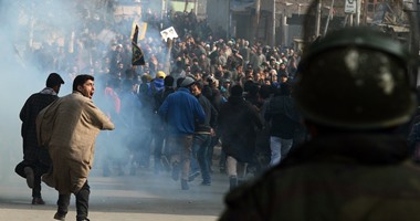 بالصور.. اشتباكات بين شيعة الهند وقوات الأمن احتجاجا على اعدام النمر