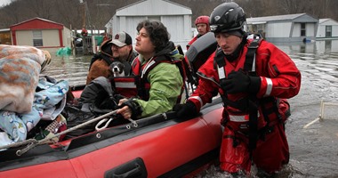 بالصور.. الفيضانات تهدد العديد من المجتمعات الأمريكية على طول نهر المسيسبى