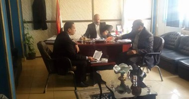 نائب برج العرب بالإسكندرية يجتمع برئيس المدينة لحل أزمة طريق عبد الناصر
