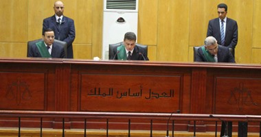 بالصور.. بدء محاكمة مرسى و10 آخرين فى "التخابر مع قطر".. وتغيب المحامين الأصليين