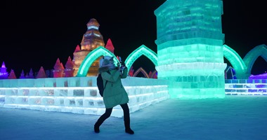 بالصور.. الصين تستعد لافتتاح مهرجان الثلج السنوى