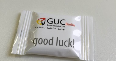 الجامعة الألمانية تفاجئ طلابها فى الامتحانات بشيكولاته عليها "حظ سعيد"
