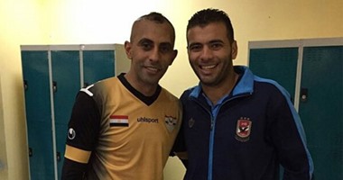 محمود عبد الحكيم لاعب الانتاج يعتذر لمتعب بصورة تجمعهما على "انستجرام"