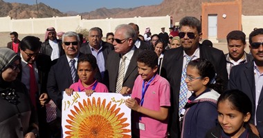 محافظ جنوب سيناء يلتقى وزير التعليم ويبحث استكمال مسابقة الـ30 ألف معلم
