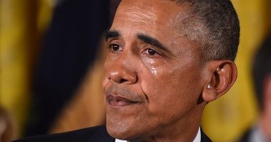 بالصور.. أوباما يبكى بحرارة خلال حديثه عن ضحايا الإرهاب فى أمريكا