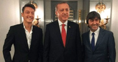 بالصور.. أردوغان يشيد بأوزيل فى زياره النجم الألمانى لتركيا