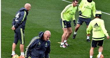 بالصور.. لاعبو ريال مدريد يدعمون زيدان قبل مواجهة ديبورتيفو