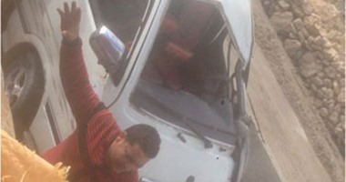 "صحافة المواطن"..اصطدام سيارة نقل ركاب بعامود إنارة ووفاة السائق بالعامرية