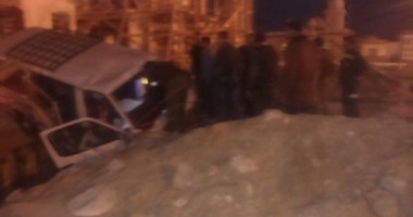 ميكروباص يصطدم ببوابة الرسوم بطريق القاهرة - الفيوم وإصابة 11 شخصًا
