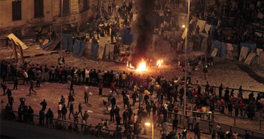 "بلطجية" يمنعون الإعلاميين والمؤن الطبية من الوصول لـ"التحرير" 