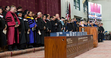 الجامعة الأمريكية تقف دقيقة حداداً على فقيدها فى أحداث بورسعيد