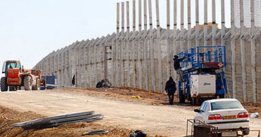 موقع عبرى: الجيش الإسرائيلى يبنى جدارا جديدا مع قطاع غزة
