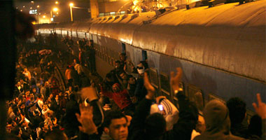 بالفيديو.. وصول قطار جماهير الأهلى لمحطة مصر وسط توعد بالثأر