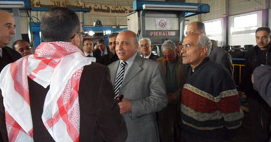 بالصور.. محافظ شمال سيناء يتفقد مشروعات لصناعة الزيتون