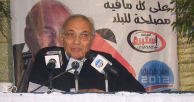 أحمد شفيق خلال مؤتمر انتخابى: أبقى جبان لو قلت أننى أتخلص من حياتى العسكرية.. وكل شىء يحتاج إلى إعادة نظر من جديد فى مصر.. لا بد من تحويل منطقة شرق وغرب قناة السويس إلى منطقة حرة عالمية