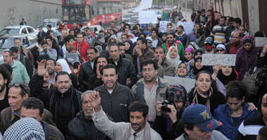 مؤيدو المعزول يقطعون الطريق أمام مسجد النور بالعباسية