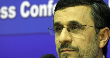 أحمدى نجاد يخالف أوامر المرشد ويقدم أوراق ترشحه لرئاسة إيران 